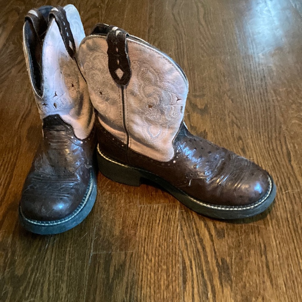 Justin gypsy boots 2 tone decorative stitching